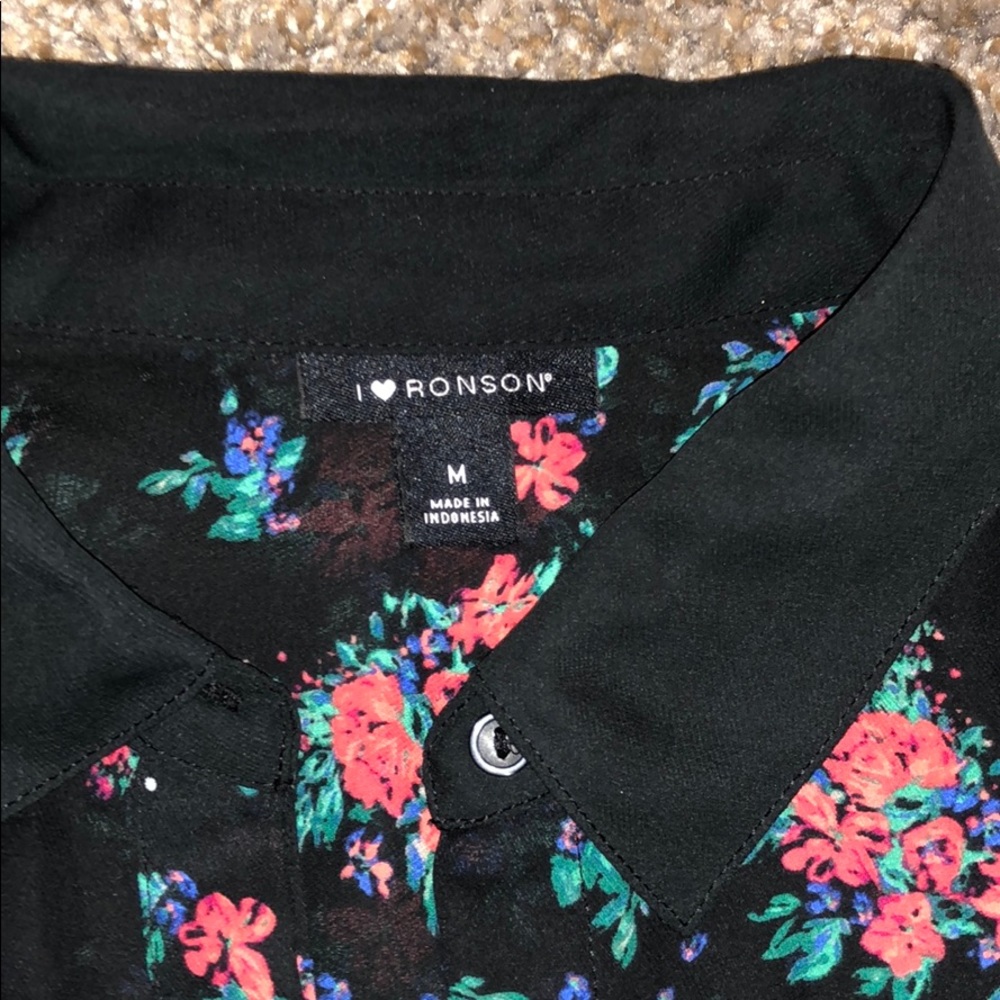 Button down fancy top - Picture 2 of 2